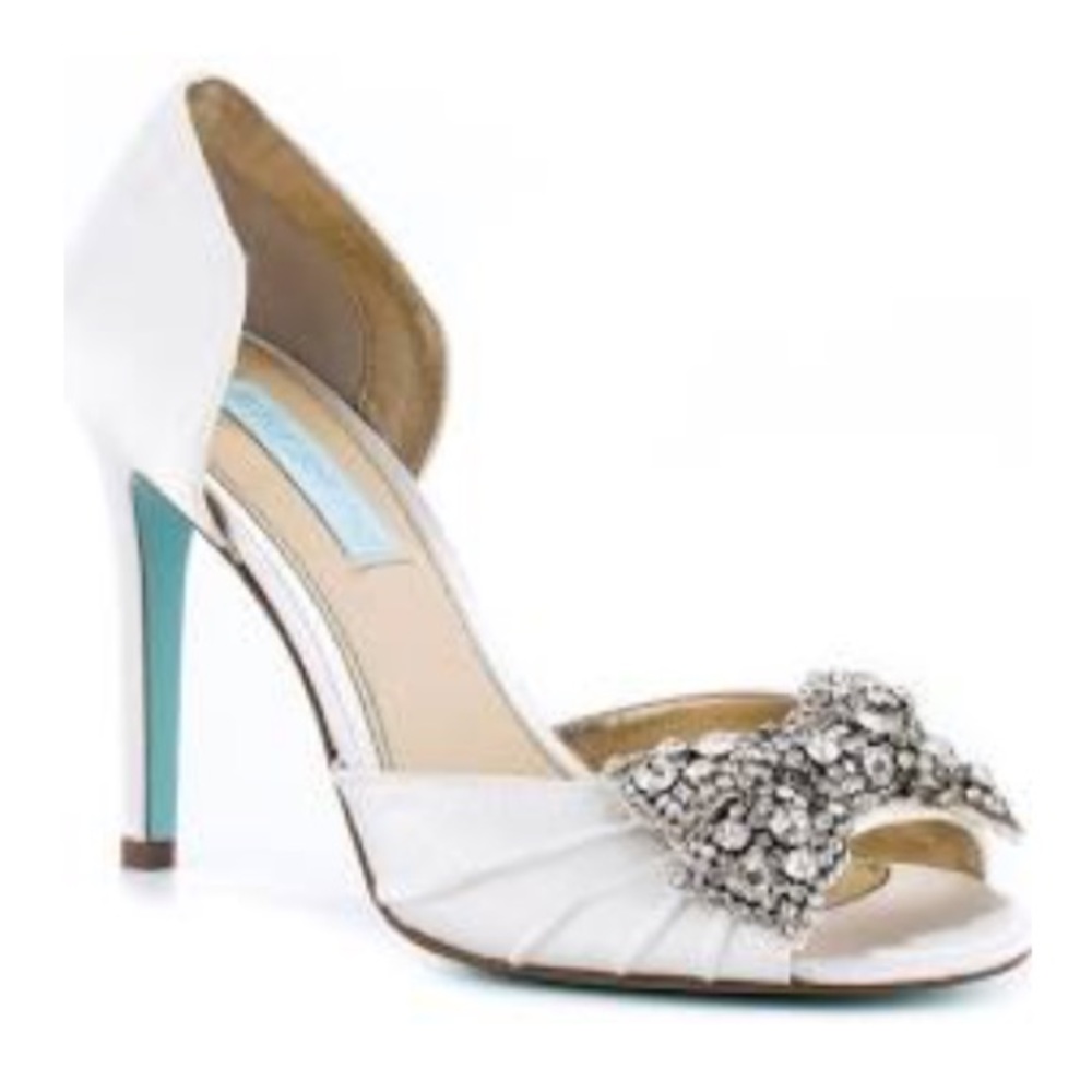 Blue by Betsy Johnson heels, size 7 ivory